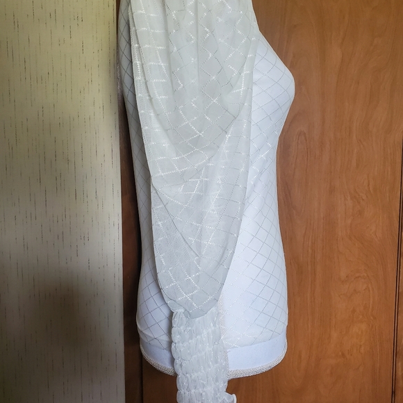 Frill Hem Puff Shoulder Blouse - Picture 6 of 8